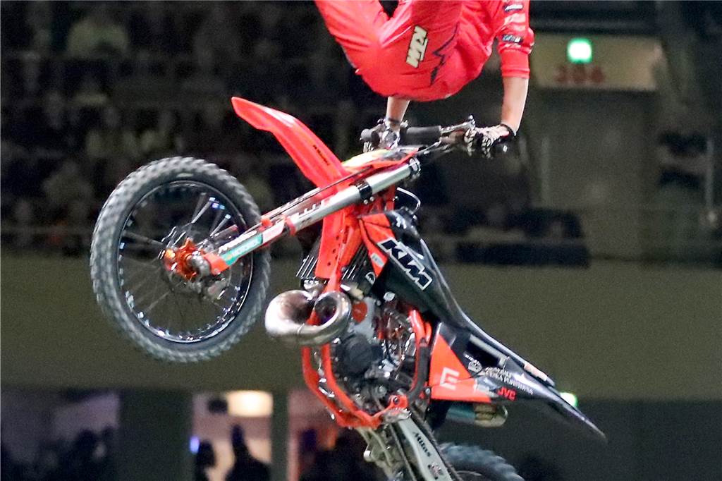 Freestyle beim ADAC Supercross in der Westfalenhalle am 14. Januar: Die motorisierten Akrobaten sorgten für Staunen in der ausverkauften Halle.