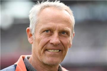 Freiburgs Trainer Christian Streich rechnet mit einer baldigen Rückkehr des HSV ins Oberhaus. Foto: Patrick Seeger