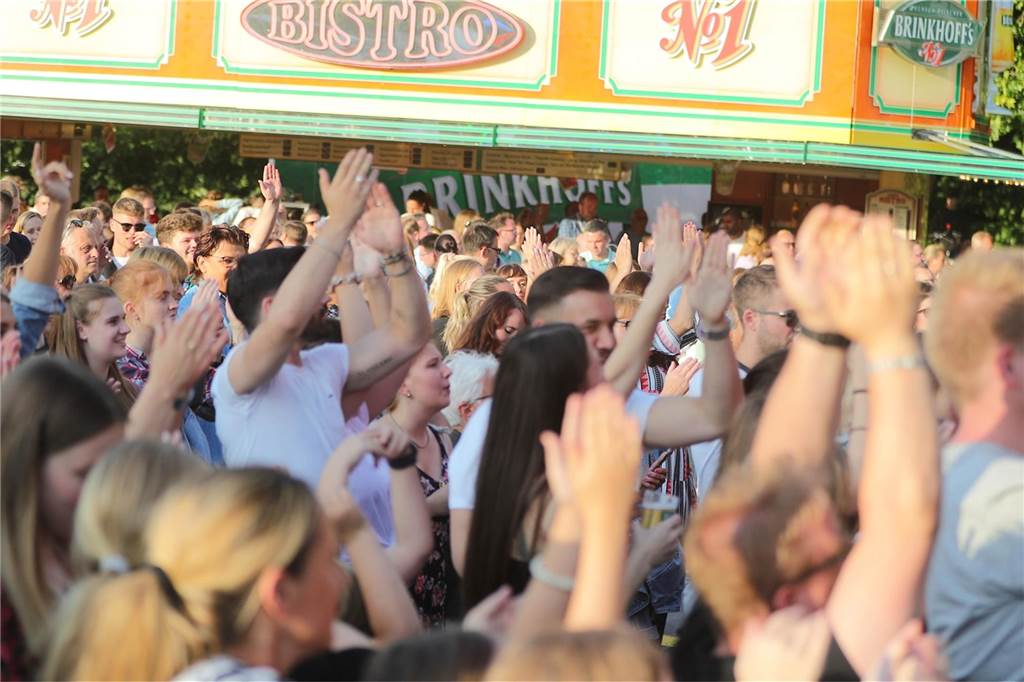 Auch in diesem Jahr gibt es harte Klänge beim Brunnenfestival Freier Eintritt lockt jährlich viele Besucherinnen und Besucher zum Brunnenfestival in die Lüner Innenstadt.
