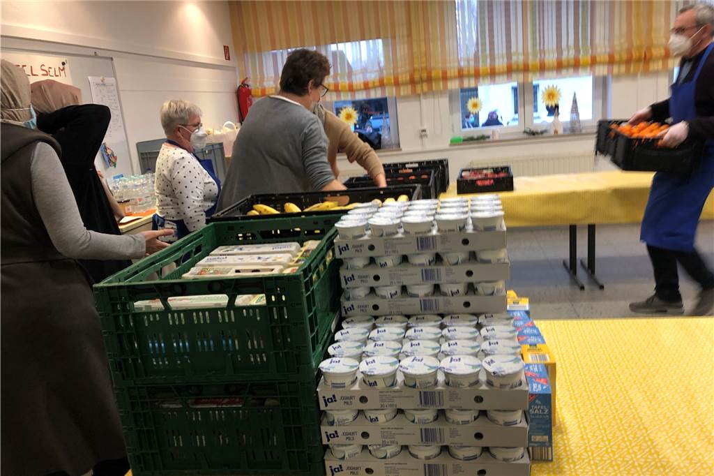 Freitags ab 10 Uhr können sich die Tafelkunden Lebensmittel abholen. Die müssen vorher sortiert werden.