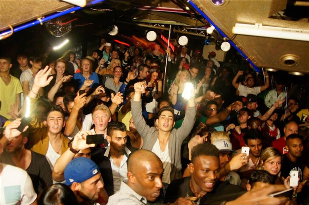 Freitags gab‘s im Village meistens House und Charts zu hören, samstags dagegen eher R’n‘B und Hip-Hop.