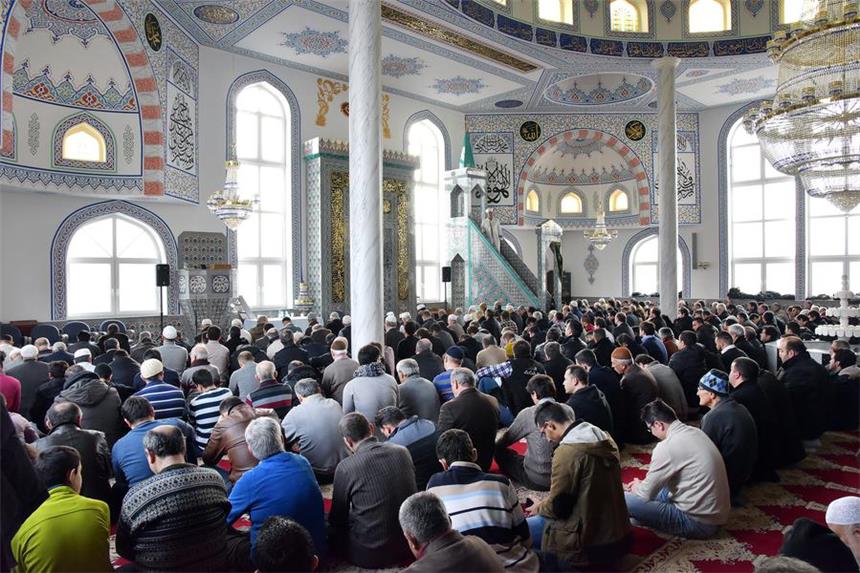 Freitagsgebet in der Moschee an der Roonstraße am 16. Januar 2015