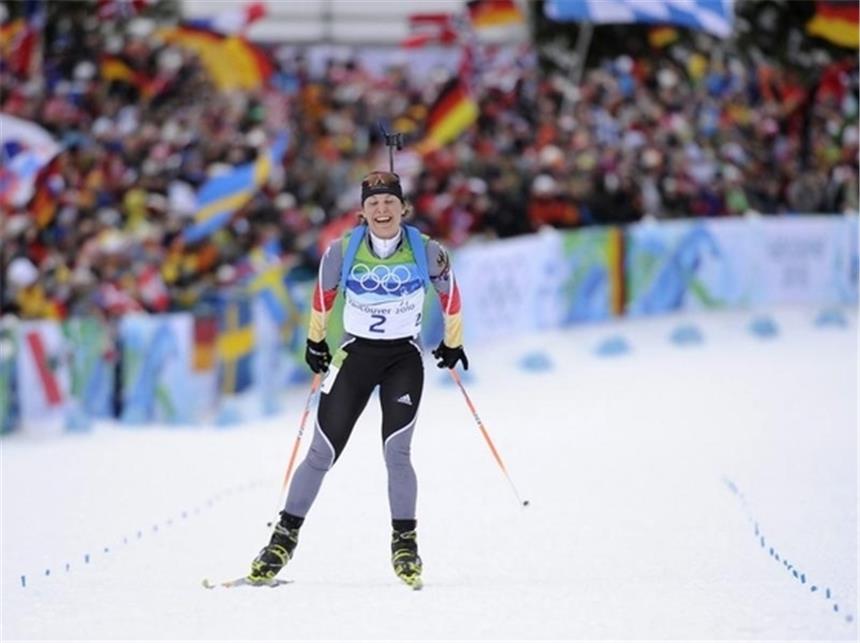 Neuner stürmt zu Gold: «Das ist der Wahnsinn» Freudestrahlend läuft Magdalena Neuner die letzten Meter zu Gold.
