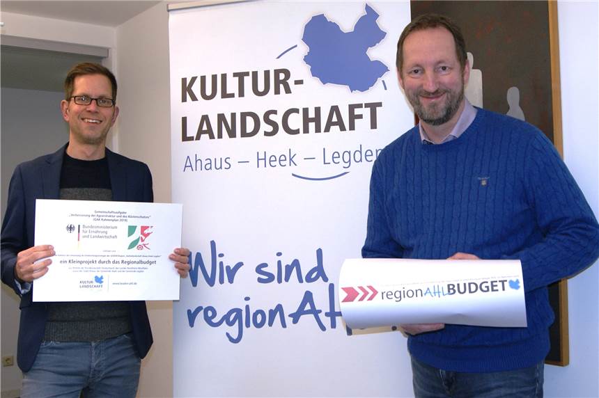 Finanzspritzen für Kleinprojekte in Ahaus, Heek und Legden winken Freuen sich, auch 2021 wieder zahlreiche Vereine und Einrichtungen aus der Region unterstützen zu können: Dominik Olbrich (li.) und Frank Bröckling vom Regionalmanagement der Kulturlandschaft AHL.