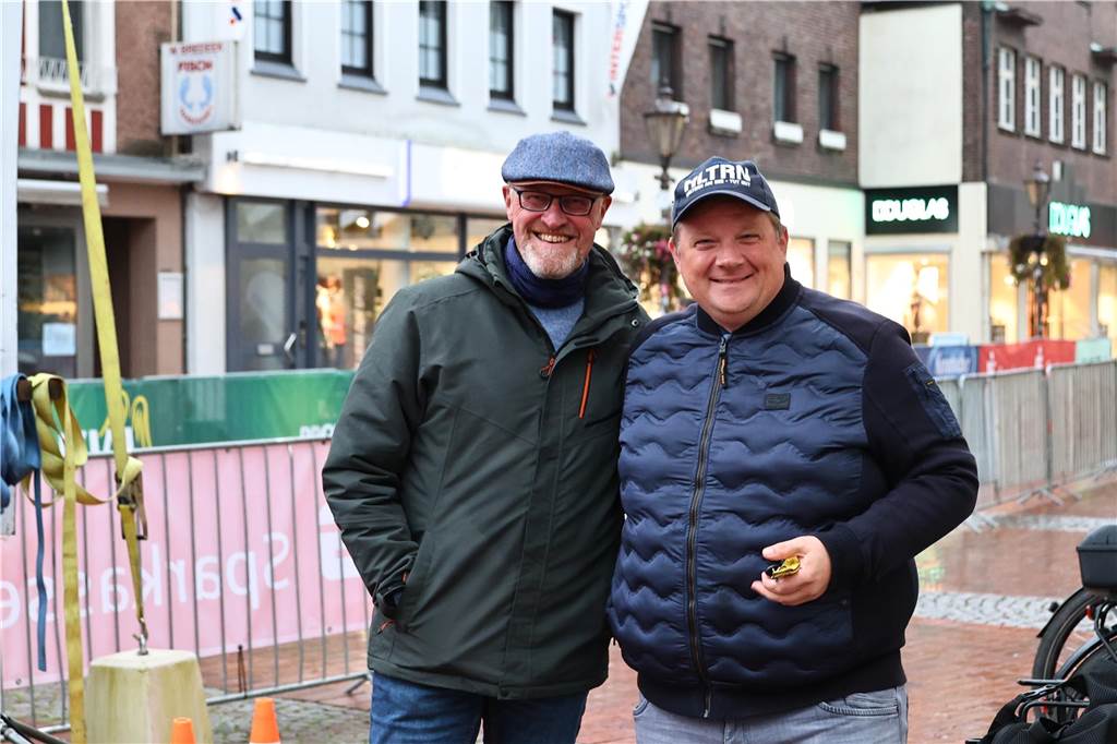 Freuen sich auf den Start: Olaf Büchter (l.) von der Sparkasse und Halterns Bürgermeister Andreas Stegemann.