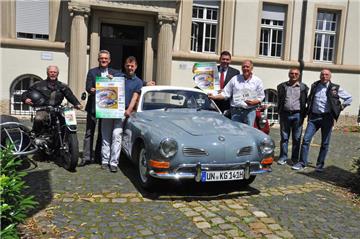 Freuen sich auf die 10. Oldtimer Classic am 30. Juli (v.l.): Norbert Weber, MSC-Vorsitzender Jürgen Hieke, Norbert Zolda vom Stadtmarketing, Bürgermeister Mario Löhr, Tour-Organisator Gerd Menneken, Harold Orlowsky und Hans-Günther Becker.