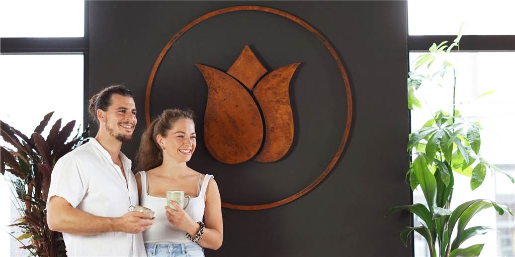 „Roseweiss“ eröffnet in Vreden: Industriezucker muss draußen bleiben Freuen sich auf die Eröffnung des Roseweiss: Matheo Gülbers und Denise Berlan.