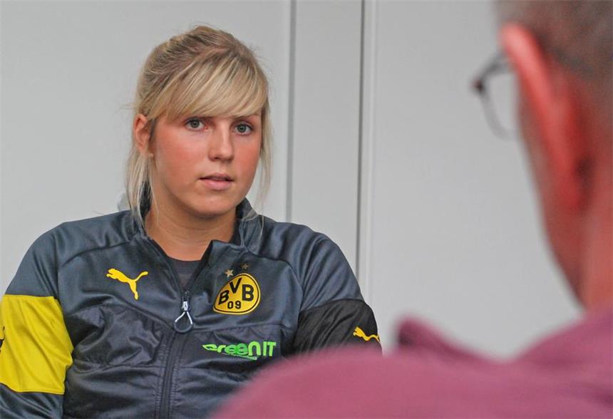 Weisheitel, Everding und Barna über die neue Saison Freut sich auf die neue Saison: BVB-Neuzugang Saskia Weisheitel.