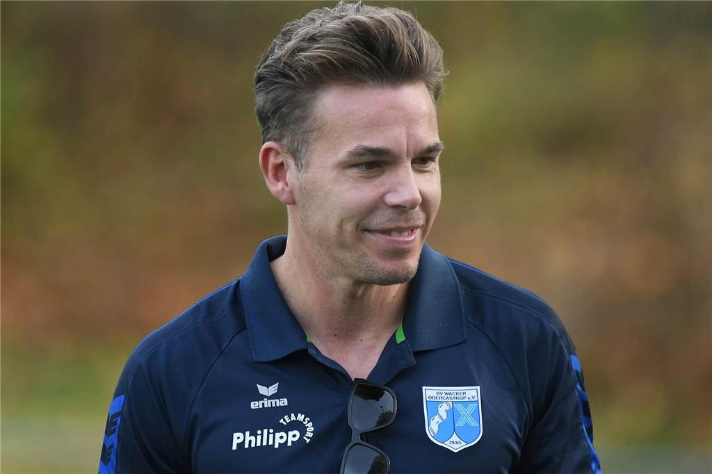 In Castrop-Rauxel: Wacker Obercastrop II ist das Nonplusultra der Stadt - Zahlen beweisen es Freut sich über die Top-Werte seines Teams: Björn Brinkmann, Coach des SV Wacker Obercastrop II.
