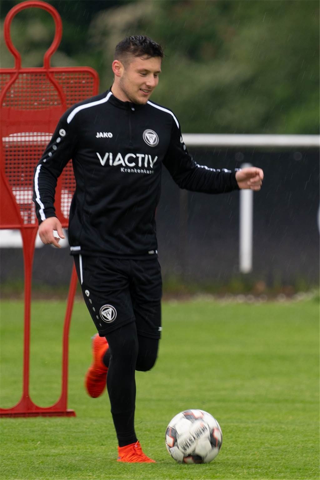 Trainings-Rückkehr: „Es gibt nichts Schöneres, als gegen den Ball zu treten“ Freute sich, dass er endlich wieder für den TuS Haltern am See auf dem Platz stehen konnte: Nico Pulver.