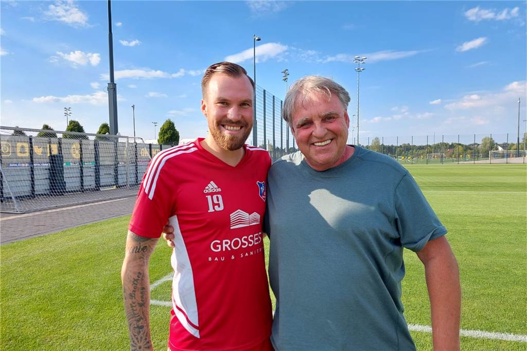 Bei Großkreutz-Rückkehr zum BVB: TuS Bövinghausen schlägt die schwarzgelbe U23 Freuten sich über das Wiedersehen: Kevin Großkreutz und BVB-U23-Manager Ingo Preuß.