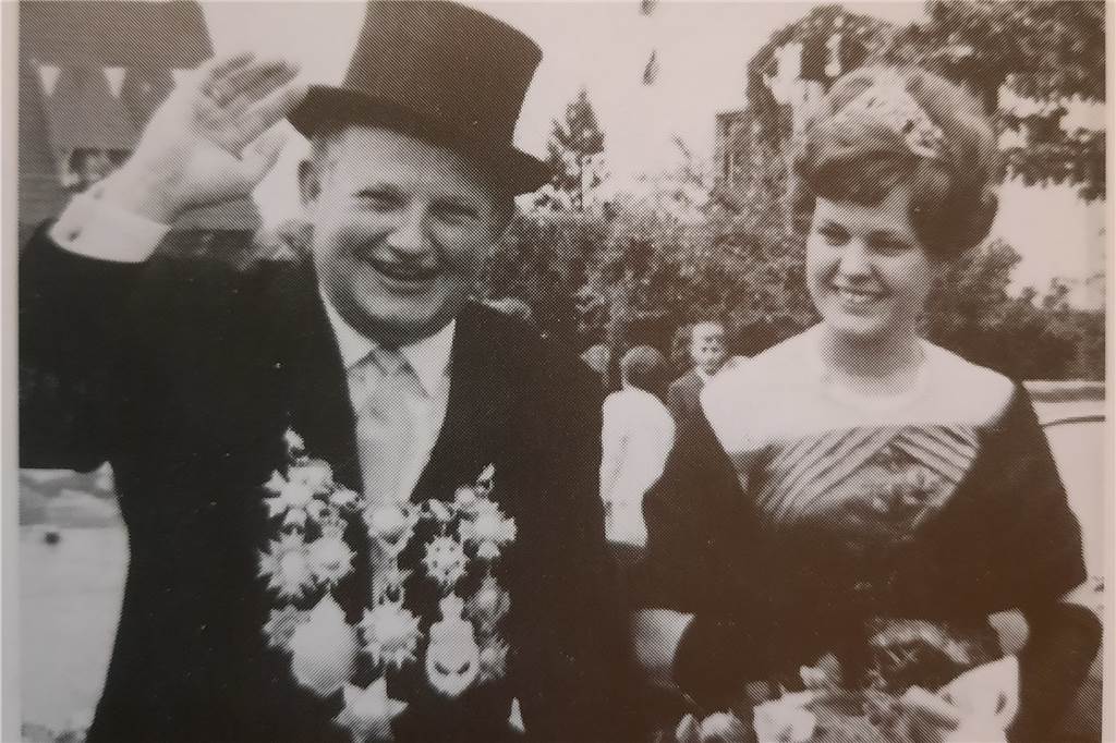 Kolpingsfamilie und Schützenvereine trauern um Friedolin „Friedel“ Steinweg Friedel Steinweg und Traudchen Szpak im Jahr 1966 als Schützenkönigspaar.