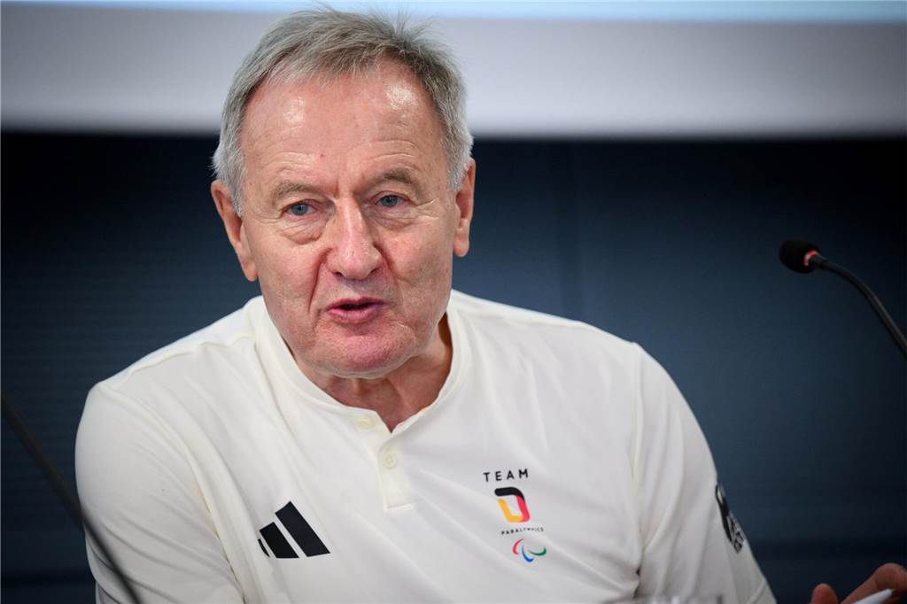 Komiker Mockridge empört Para-Athleten: „Wer als Letzter ertrinkt, hat gewonnen“ Friedhelm Julius Beucher, Präsident des Deutschen Behindertensportverbands, äußert sich bei einer Pressekonferenz beim Deutschen Sparkassen- und Giroverband zur Nominierung des deutschen Teams für die Paralympics.