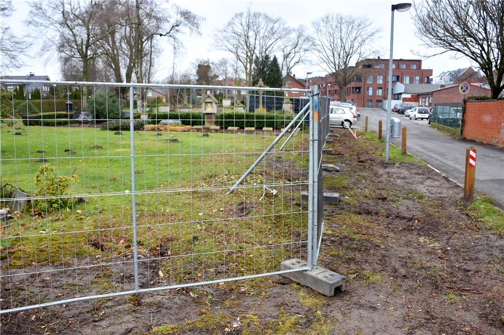 Umbau-Pläne: Ahauser Innenstadt wird bis 2030 zur Baustelle Friedhofsmauer, Kanalsanierung und Straßenumbau im Beckers Brink sollen aus einem Guss gebaut werden. Die Arbeiten werden deswegen in einer Ausschreibung zusammengefasst.