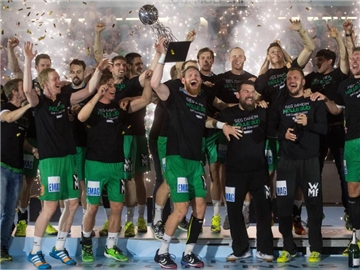 Frisch Auf Göppingen jubelt über den Gewinn des EHF-Pokals. Foto: Marijan Murat