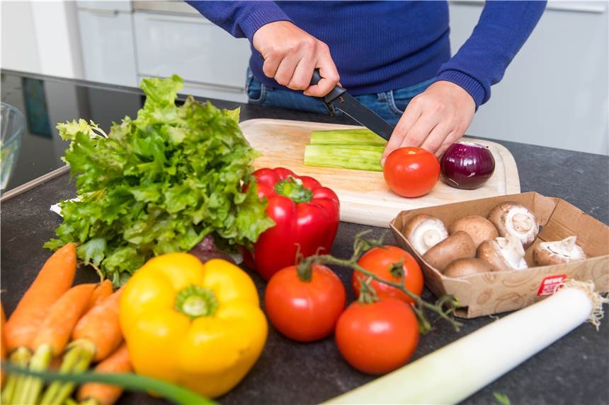 Nachhaltige Ernährung: Diese Lebensmittel und Gerichte haben die günstigste Klimabilanz Frische Lebensmittel mit geringen Transportwegen haben laut einer Studie die geringste CO₂-Bilanz.