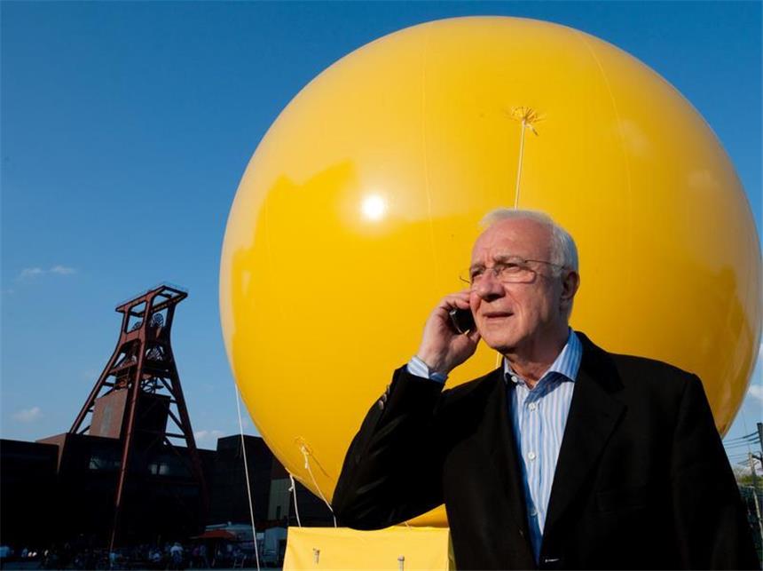 Fritz Pleitgen sucht keinen neuen Job Fritz Pleitgen auf dem Gelände der Zeche Zollverein in Essen vor einem der gelben Gasballons des Kulturhauptstadtprojektes «Schachtzeichen».