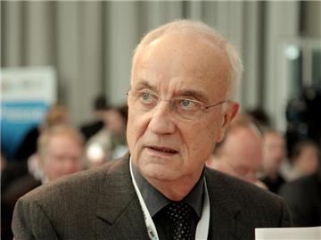 Fritz Pleitgen lobt das Engangement der Stadt Selm.