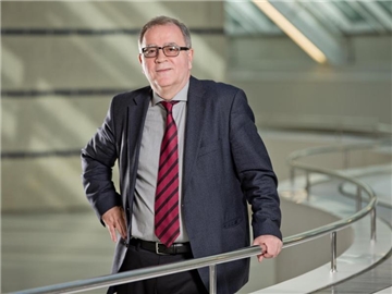Fritz Sörgel warnt vor den Risiken von Schmerzmitteln im Profifußball. Foto: Daniel Karmann