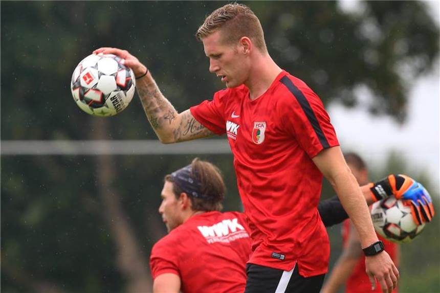 Hahn kartet gegen HSV nach: „Mannschaft war geteilt“ Froh, wieder in Augsburg zu sein: André Hahn. Foto: Karl-Josef Hildenbrand