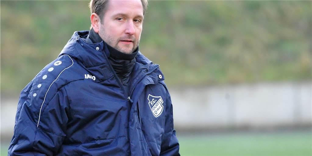 Trainer Rammel belebt den internen Konkurrenzkampf: FC Frohlinde zurück in der Spur Frohlinde (Blau) - Teutoni-SuS Waltrop, Sascha Rammel