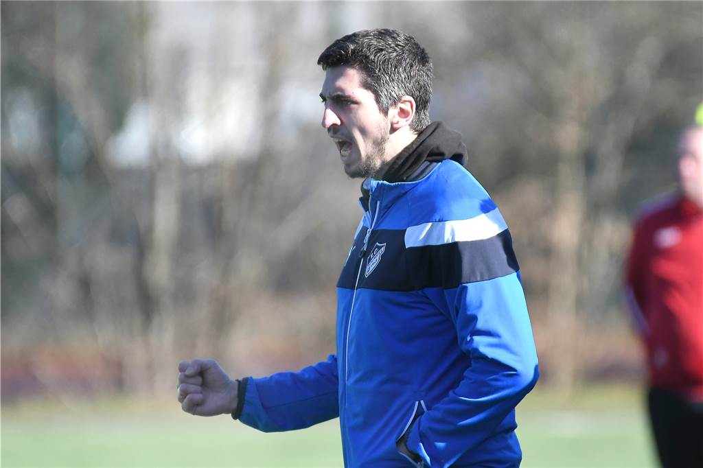 Die jungen Wilden suchen beim FC Frohlinde ihre Chance Frohlindes Trainer Konstantinos Tsakiridis.