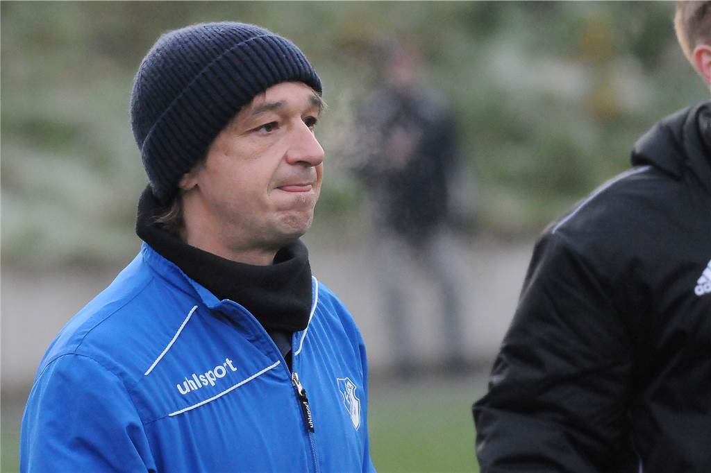 Droht Wacker Obercastrop das gleiche Schicksal wie dem FC Frohlinde? Frohlindes Trainer Michael Wurst traut dem SV Wacker Obercastrop den Aufstieg zu. Er sagt: „Es ist für mich keine Überraschung, dass sie auch in dieser Deutlichkeit da oben stehen.“