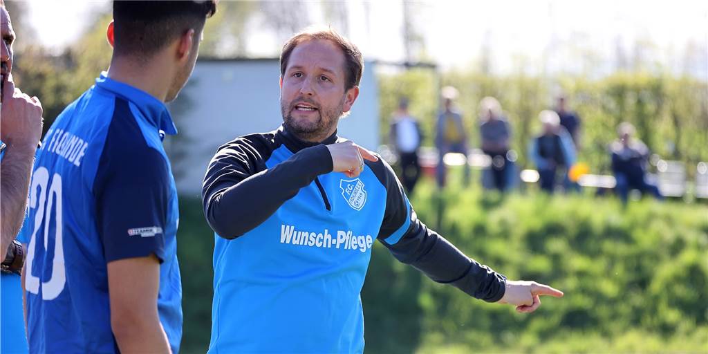 FC Frohlinde hat Neuzugänge aus Castrop-Rauxel - und fordert Spielerpass von Ex-BVB-Spieler an Frohlindes Trainer Sascha Rammel (r) hat zwei Neuzugänge von Castrop-Rauxeler Vereinen - und sorgt selbst für eine Überraschung.