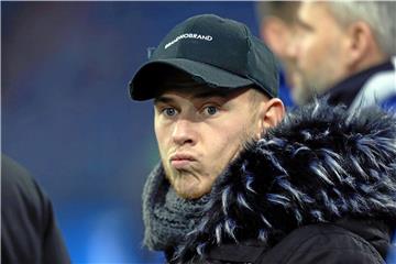 Frostige Stimmung: Die Schlammschlacht um Max Meyers Abschied von Schalke nimmt kein Ende.