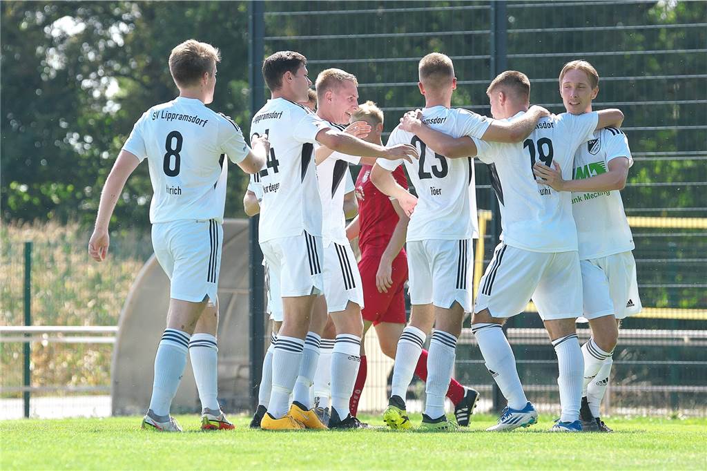 Früh ging der SV Lippramsdorf im Hinspiel durch Julian Röer in Führung, doch kurz vor der Pause konnte Tim Bonka für Flaesheim ausgleichen.