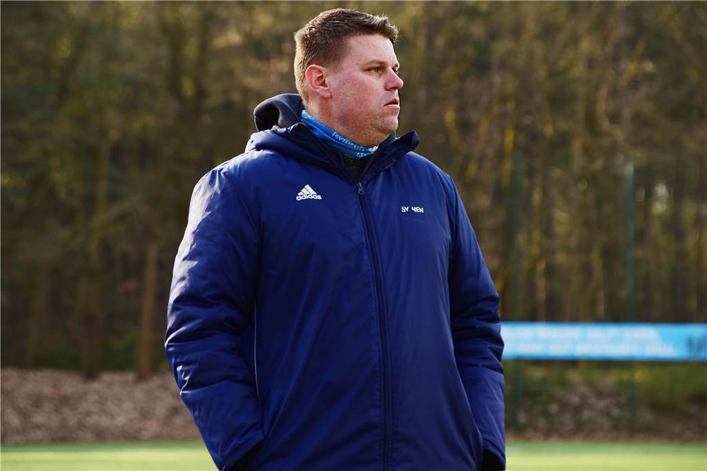 Früh ging der TuS Sythen durch einen direkt verwandelten Freistoß in Führung, in Hälfte zwei drehte Concordia Flaesheim das Spiel dann aber noch mit zwei Toren und ging als Derbysieger vom Platz.