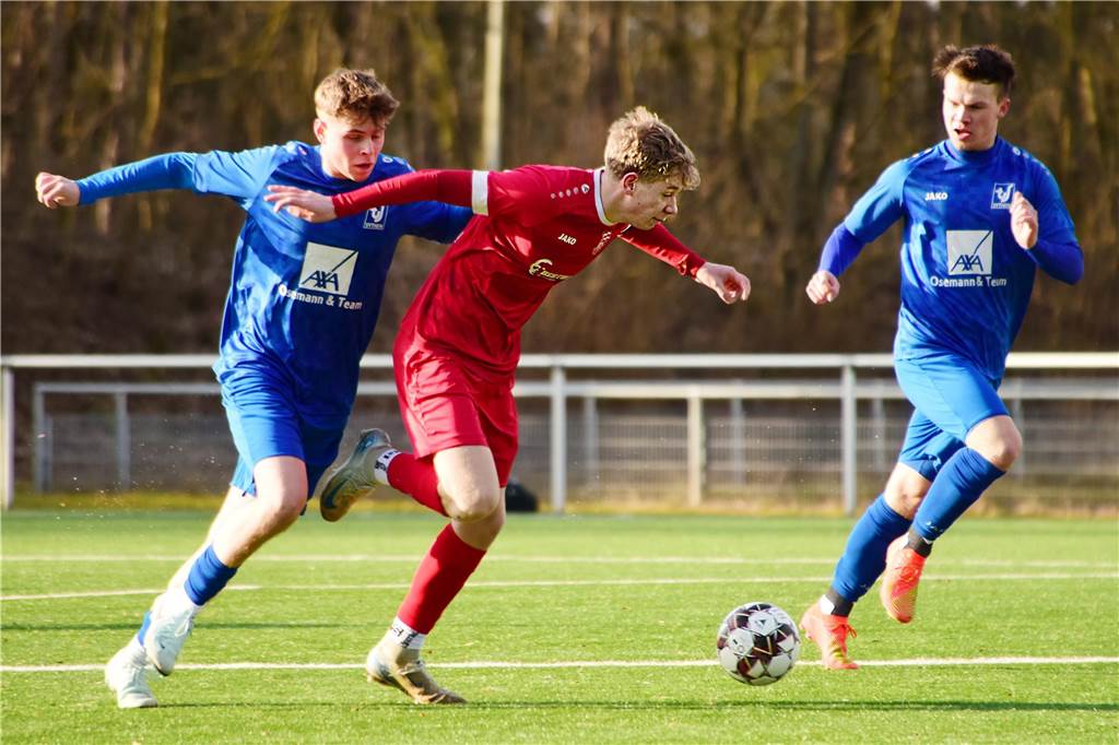Früh ging der TuS Sythen durch einen direkt verwandelten Freistoß in Führung, in Hälfte zwei drehte Concordia Flaesheim das Spiel dann aber noch mit zwei Toren und ging als Derbysieger vom Platz.