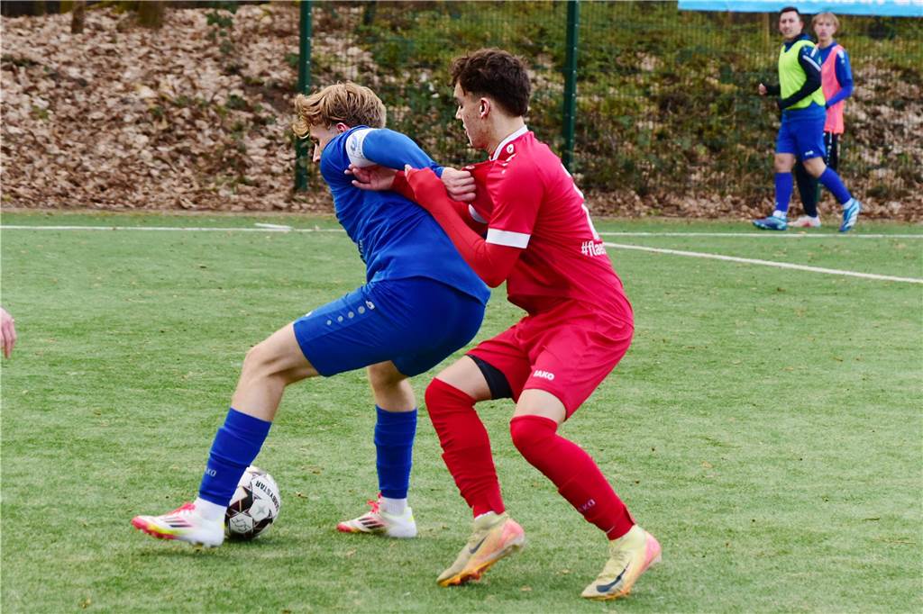 Früh ging der TuS Sythen durch einen direkt verwandelten Freistoß in Führung, in Hälfte zwei drehte Concordia Flaesheim das Spiel dann aber noch mit zwei Toren und ging als Derbysieger vom Platz.