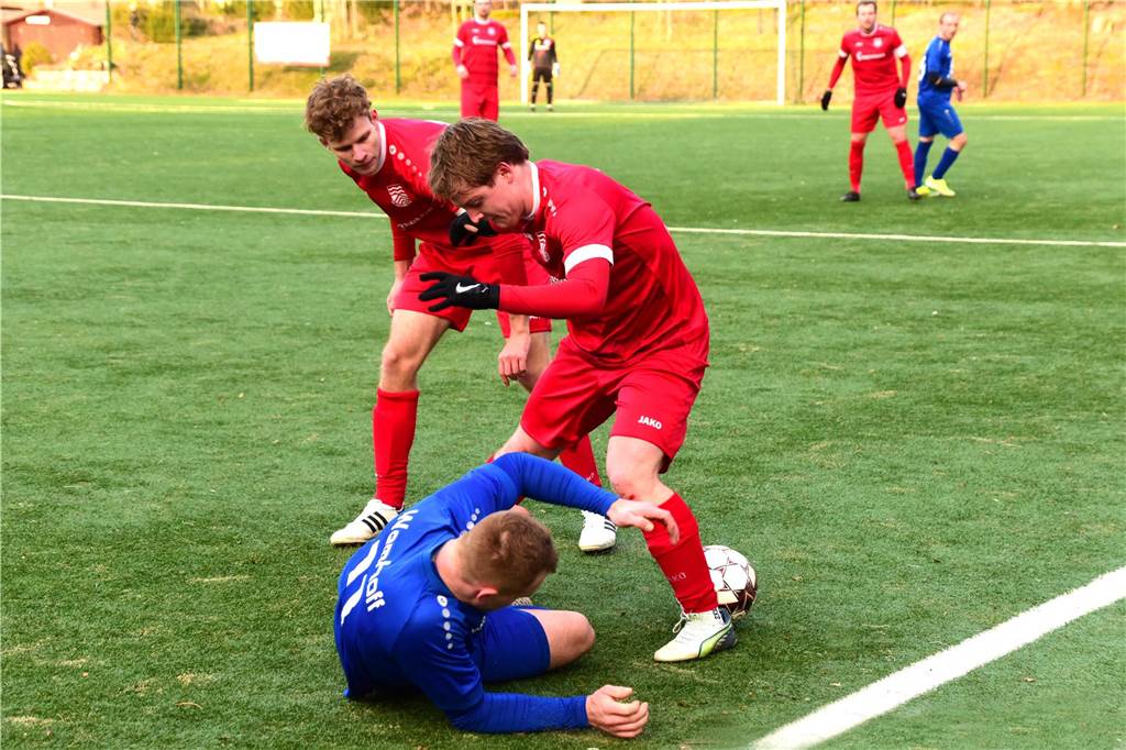 Früh ging der TuS Sythen durch einen direkt verwandelten Freistoß in Führung, in Hälfte zwei drehte Concordia Flaesheim das Spiel dann aber noch mit zwei Toren und ging als Derbysieger vom Platz.