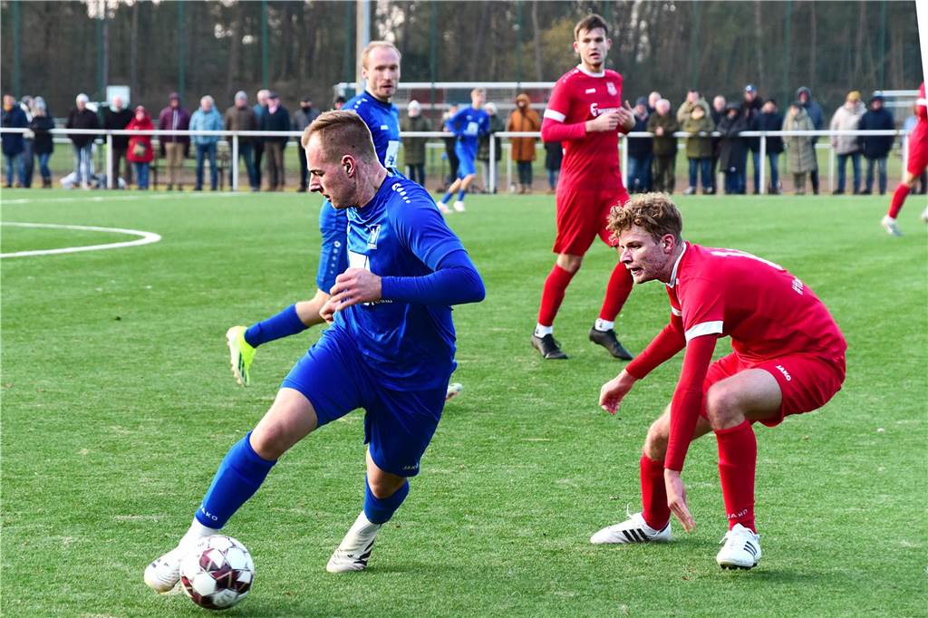 Früh ging der TuS Sythen durch einen direkt verwandelten Freistoß in Führung, in Hälfte zwei drehte Concordia Flaesheim das Spiel dann aber noch mit zwei Toren und ging als Derbysieger vom Platz.