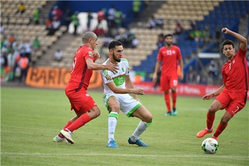 Früh zurück vom Afrika Cup: Nabil Bentaleb (M.).