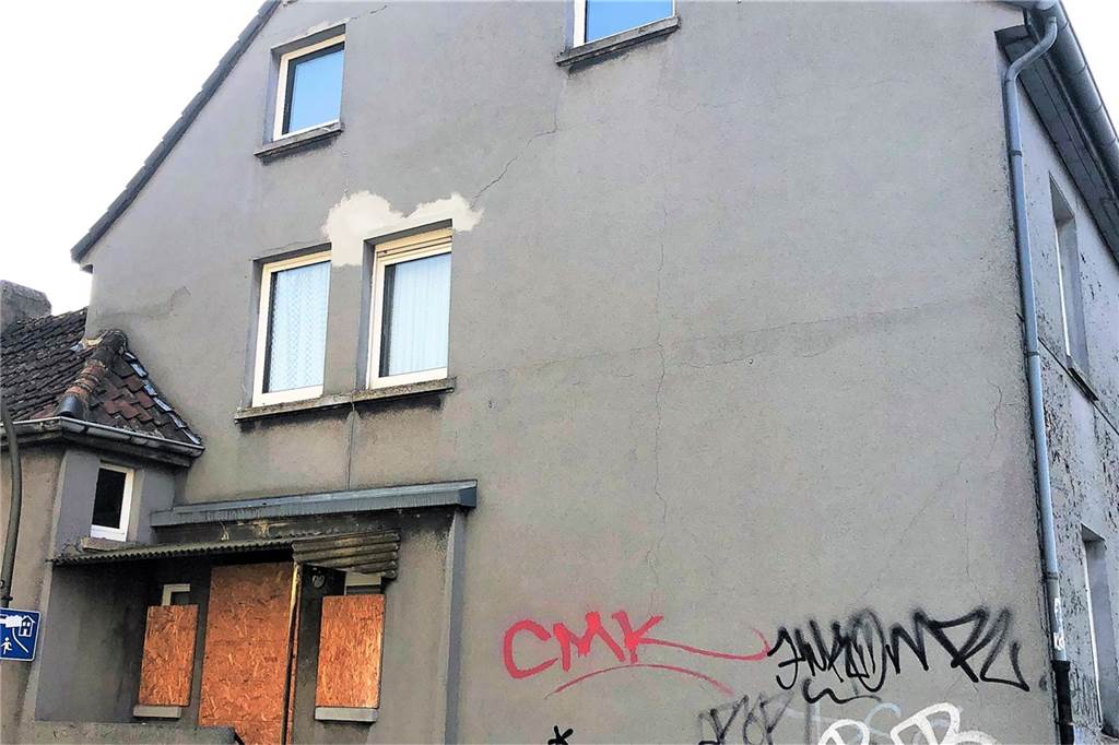 Grundsteinlegung für Mehrfamilienhäuser in Lütgendortmund ist Mitte Mai Früher standen diese Gammelhäuser an der Provinzialstraße.