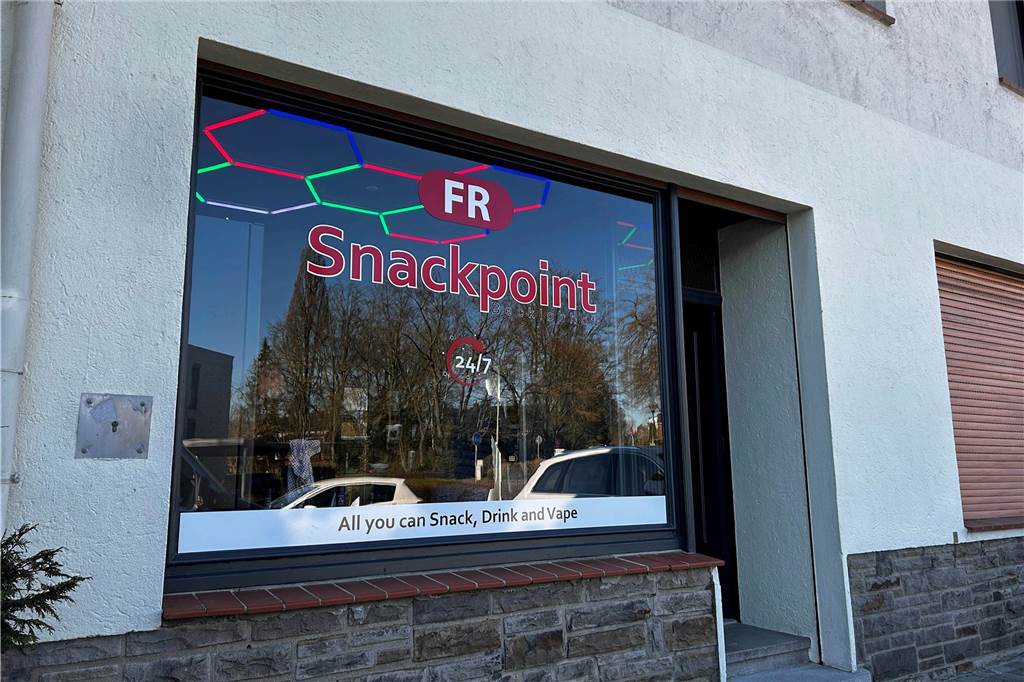 „FR Snackpoint“ eröffnet: Automaten mit ungewöhnlichem Angebot Blick auf das Schaufenster des „FR Snackpoint Becklohhof“.