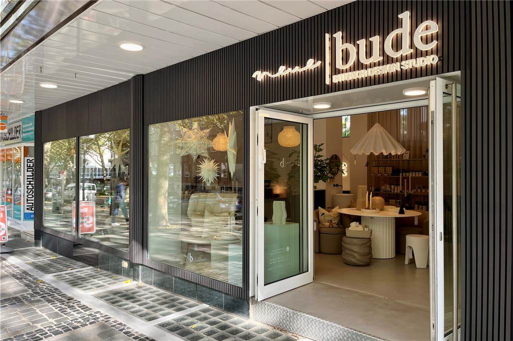 Einrichtungsladen „Neue Bude“ hat sich nach Umzug vergrößert Früher war hier ein DEW21-Servicecenter. Nun gibt es Möbel und Co.