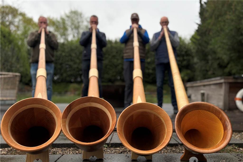 „Das Telefon der Alpen“: Band bringt Alphorn nach Schermbeck Kurt Fey, Berthold Westhoff, Berthold Deiters und Markus Lamers (v.r.) spielen Alphorn