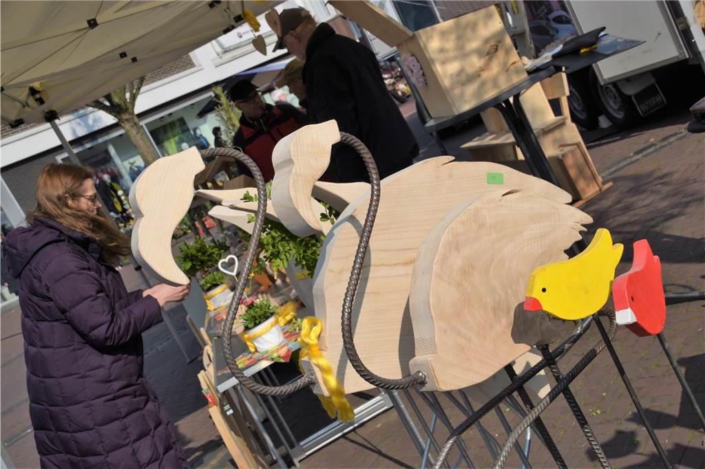 Zahlreiche Aktionen locken zum „Frühlingserwachen“ in Vredener Innenstadt Frühlings- und Osterdekoration gibt es auf dem Frühlingsmarkt.