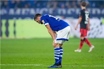 Frust pur: Daniel Caligiuri nach dem 1:2 gegen Bayer Leverkusen. Schalke steckt jetzt mitten im Abstiegskampf.