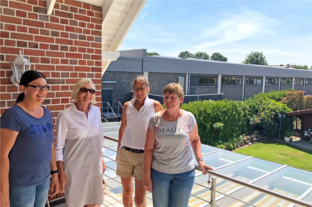 Aldi-Kühlung war nachts zu laut – nun gibt es ein neues Störgeräusch Fühlen sich vom neuen Aldi-Markt in ihrer Nachtruhe gestört (von links): Erika Heming, Christa Hornhues, Michaela Himmelberg und Andrea Kenkel.