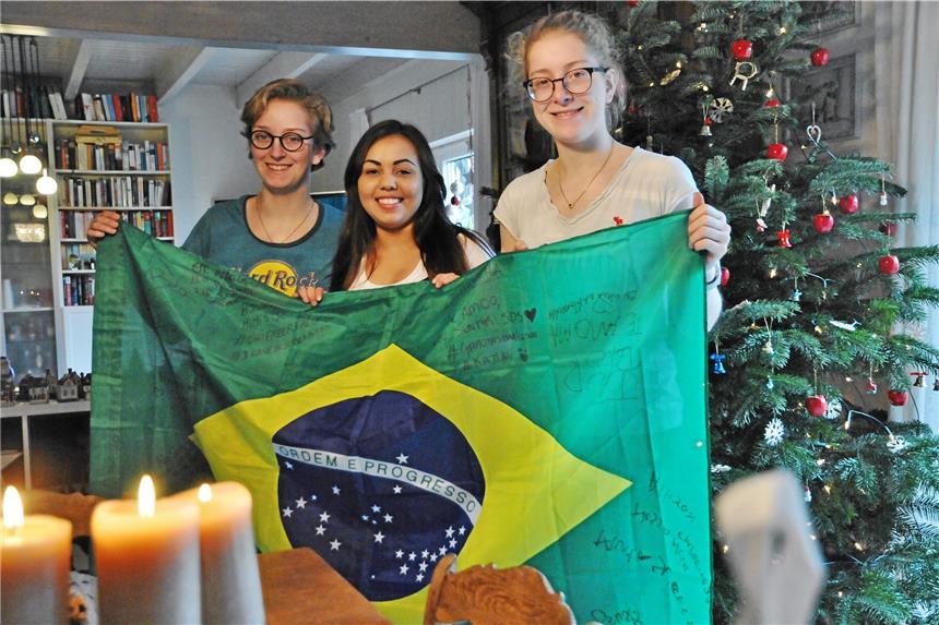 Aus der Millionenstadt ins gemütliche Vreden Fühlt sich in ihrer Gastfamilie in Vreden sehr wohl: Marcela Contreras aus Brasilien mit den beiden Zwillingen Lilly (links) und Clara Hünker.