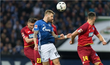 Fühlt sich wohl auf Schalke: Neuzugang Guido Burgstaller (M.).