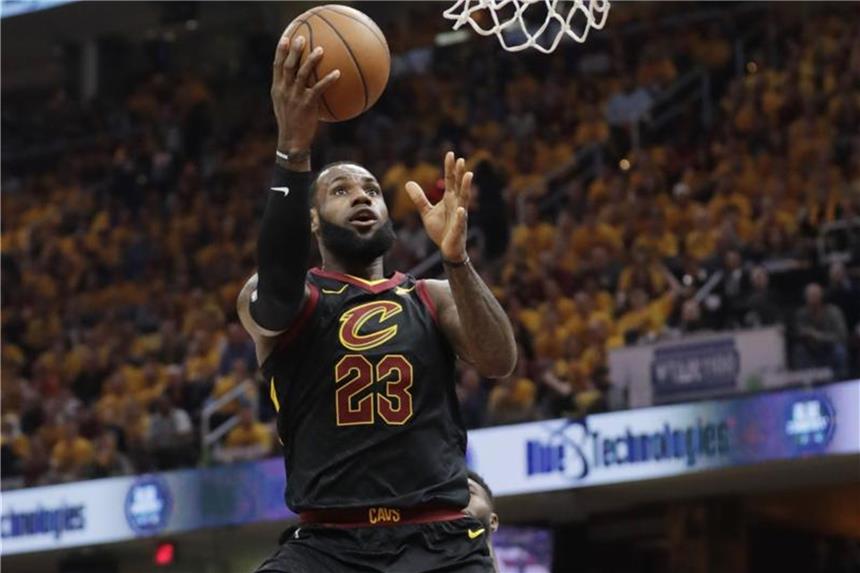 Cleveland schlägt zurück: James-Team deklassiert Boston Führte seine Cleveland Cavaliers gegen Boston zum Sieg: LeBron James. Foto: Tony Dejak/AP