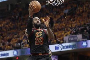 Führte seine Cleveland Cavaliers gegen Boston zum Sieg: LeBron James. Foto: Tony Dejak/AP