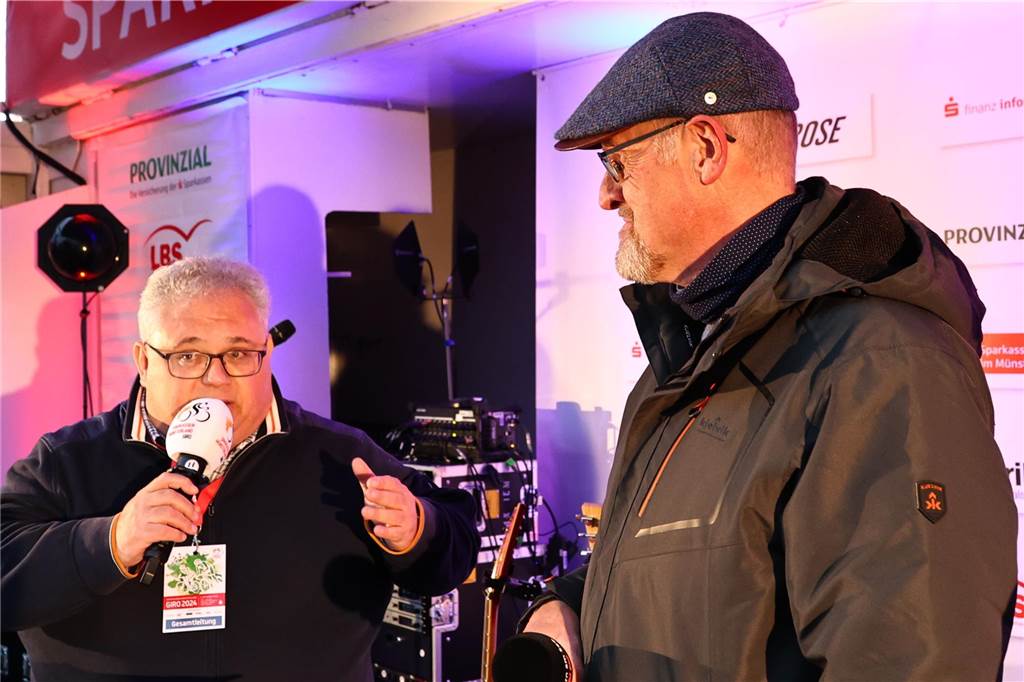 Führte souverän durch die Talkrunde: Stefan Rosiejak (l.), Geschäftsführer des Radsportverbandes NRW.