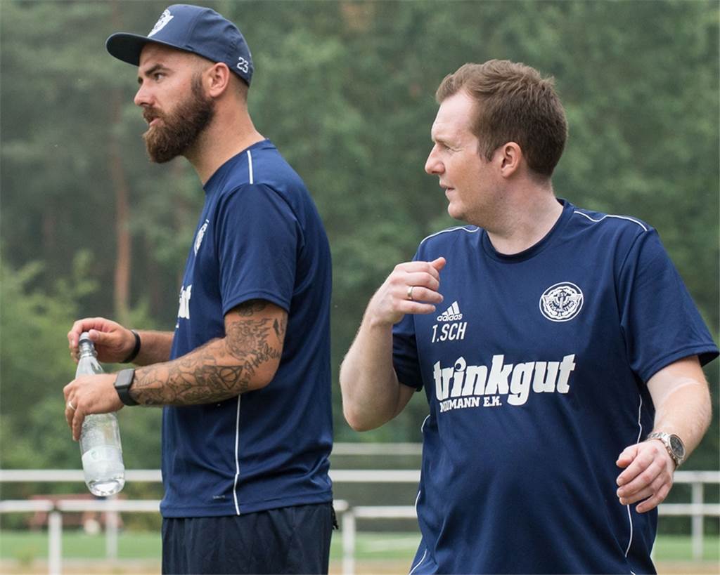 ETuS-Trainer Phillip Oligmüller: „Das war natürlich ein krasser Schock“ Führten den ETuS Haltern zum direkten Wiederaufstieg in die Kreisliga A: Phillip Oligmüller (l.) und Thomas Schaffrinna.