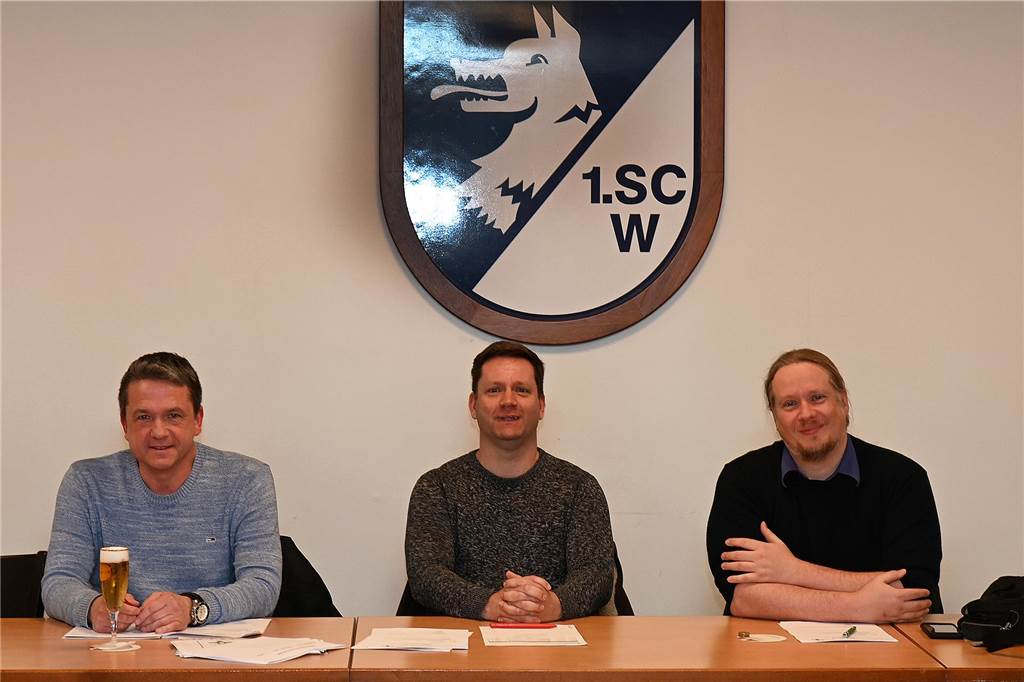 Wappenbaumverein: Ärger über Vandalismus, Vorfreude aufs Maibaumfest Führten durch den Abend: Thorsten Schadwinkel (erweiterter Vorstand), Kassierer Björn Malcher und Schriftführer Oliver Borgwardt.